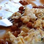 Яичница с фасолью